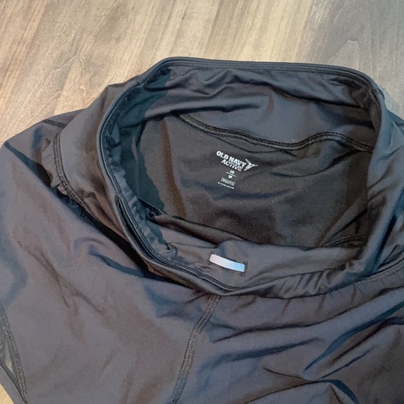 Old Navy Active shorts with mesh detail and inner liner. - Picture 5 of 5